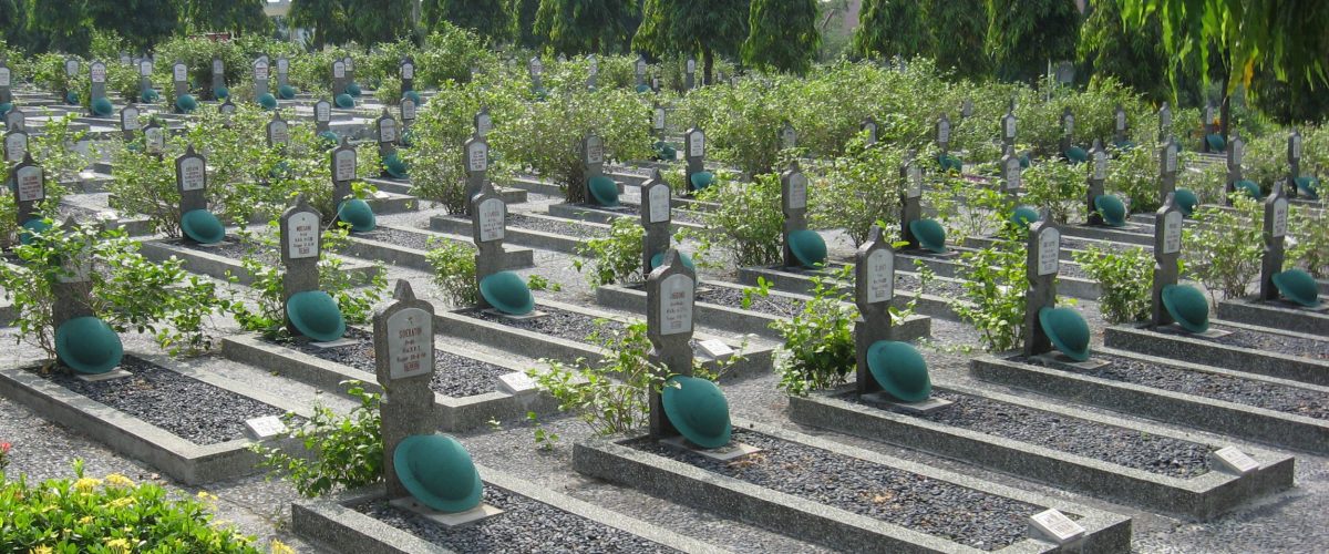Graves_at_Giri_Tunggal_Heroes'_Cemetery